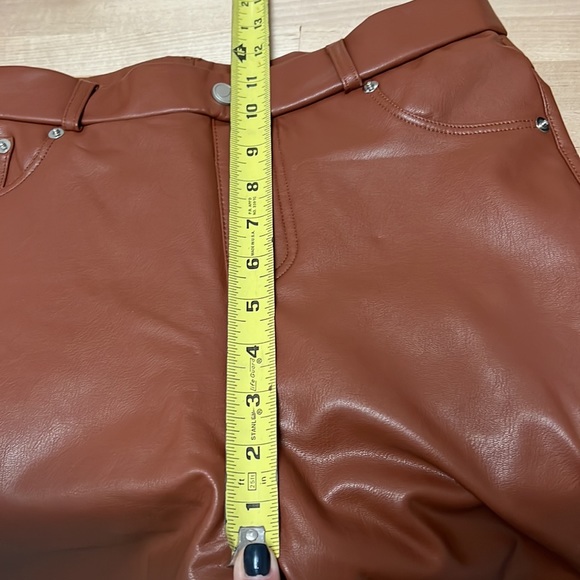 Brandy color faux leather leggings  back pockets functional - Picture 5 of 6